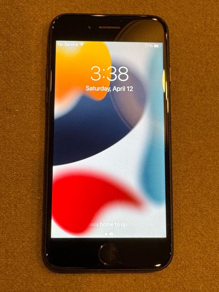 Apple iPhone 7 – 32 GB – Black (Unlocked) – No Scratches or Dents