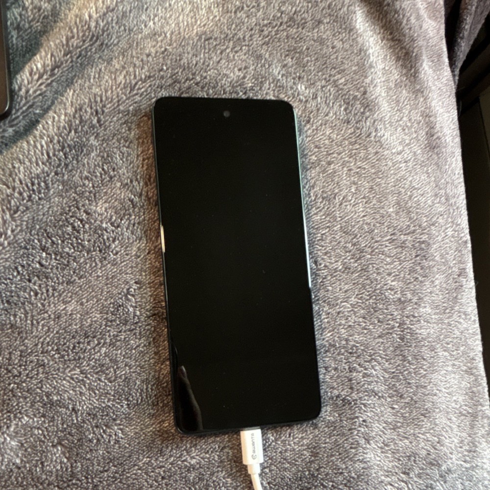 Motorola Android Smartphone Black USB Type-C Connectivity Bar Style Mobile Phone