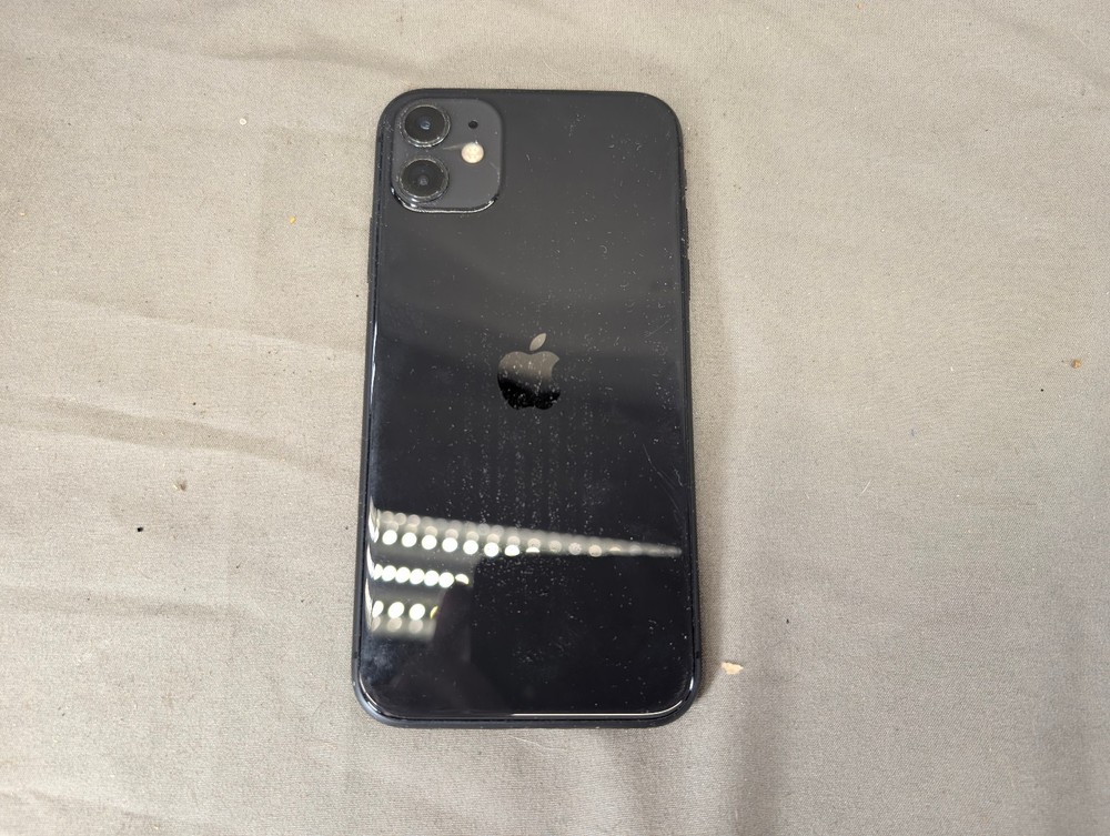 Apple iPhone 11 – 128 GB – Black (Unlocked) Hairline Screen Cr@ck