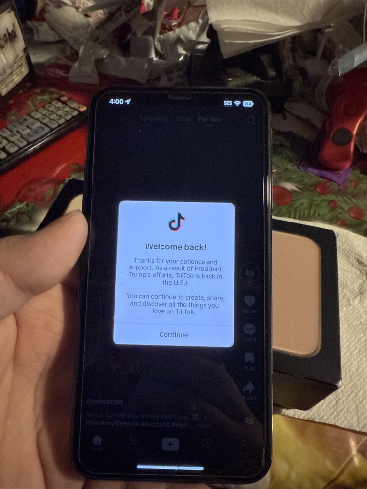 Apple iPhone 11 Pro Max w/ Tik Tok installed – 512 GB – Green (AT&T)