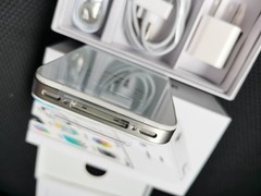 Apple iPhone 4s 8/16/32/64GB Black/White UNLOCKED – Working Grade