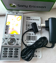 Sony Ericsson w995 w995i 3G WIFI Bluetooth GPS 8MB Camera mobile Keyboard phone