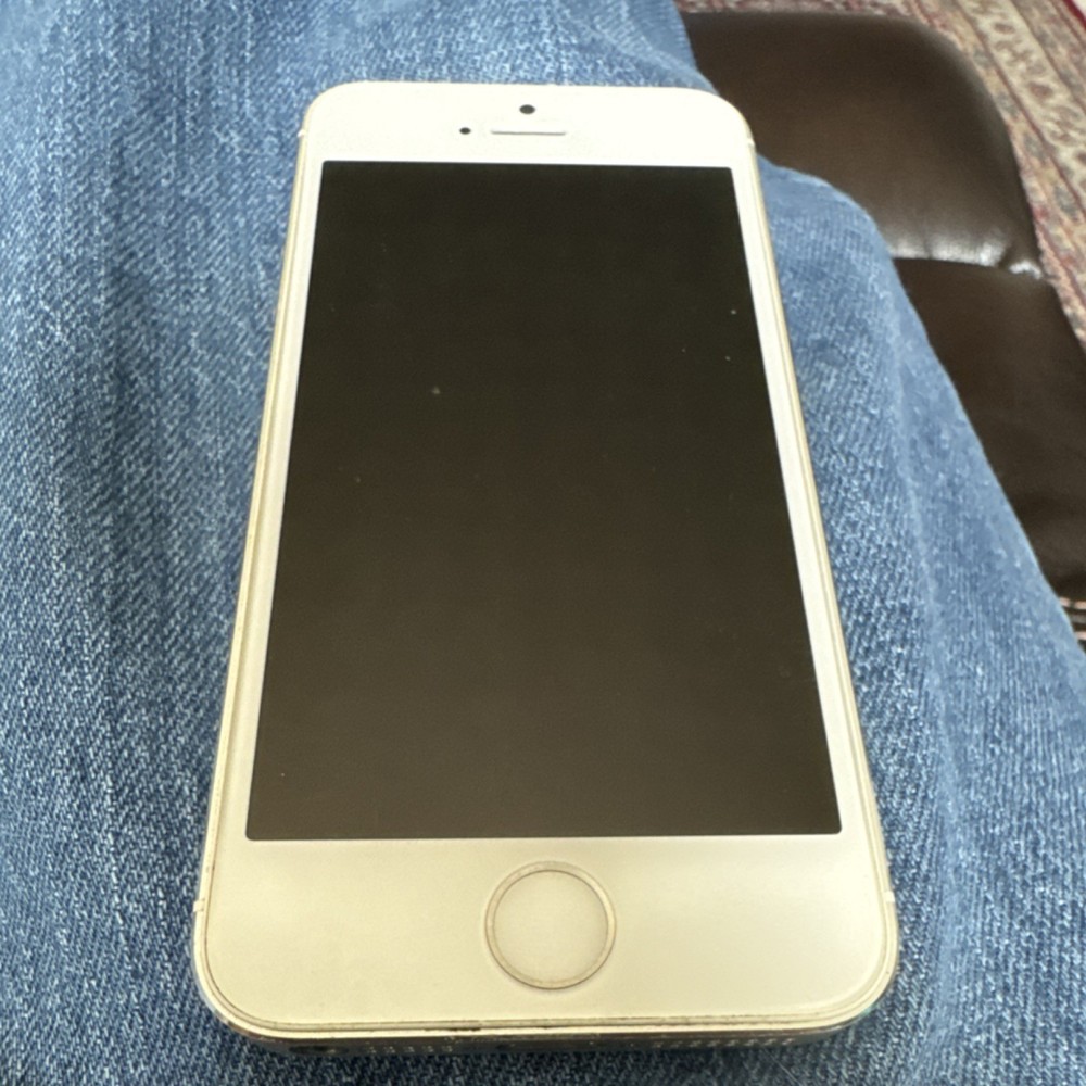 Apple iPhone 5s Gold 8MP Camera Lightning Bluetooth Wi-Fi Smartphone A1453