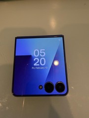 Samsung Galaxy Z Flip7 256GB SM-F766U1 BlUE (Unlocked)-SCREEN HAS LINES