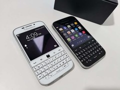 BlackBerry Classic Q20 16GB 4G LTE Unlocked Qwerty Keyboard SmartPhone