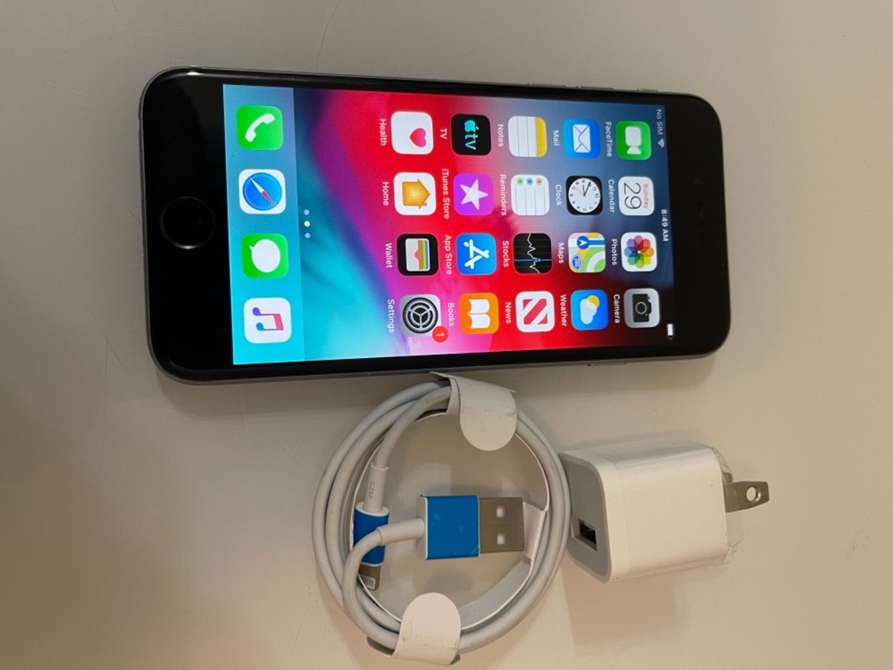 Apple iPhone 6s – 16GB – Space Gray (Unlocked) A1688 (CDMA + GSM) (CA)