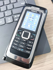 95%Ne w&Collections Nokia E90-128 MB Symbian 3MP Mocha Unlocked Business phone