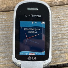 LG VX8360 Verizon V CAST Flip Phone Tested Powers On Read