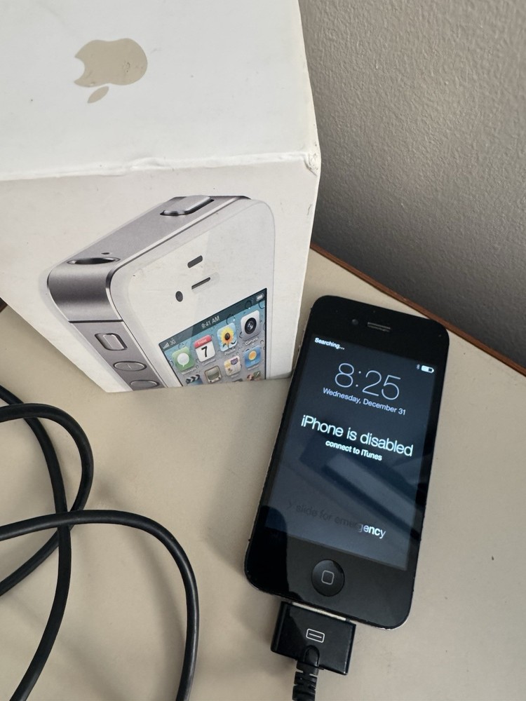 Apple iPhone 4S Black 32GB A1349 with Box