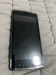 Celular UMX, Color Negro/Usado.