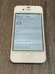Apple iPhone 4s – 32 GB – White (AT&T) READ DESCRIPTION!!