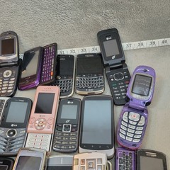 Lot of 20 Vintage Cell Phones Blackberry LG HTC Sony Ericsson Parts Untested