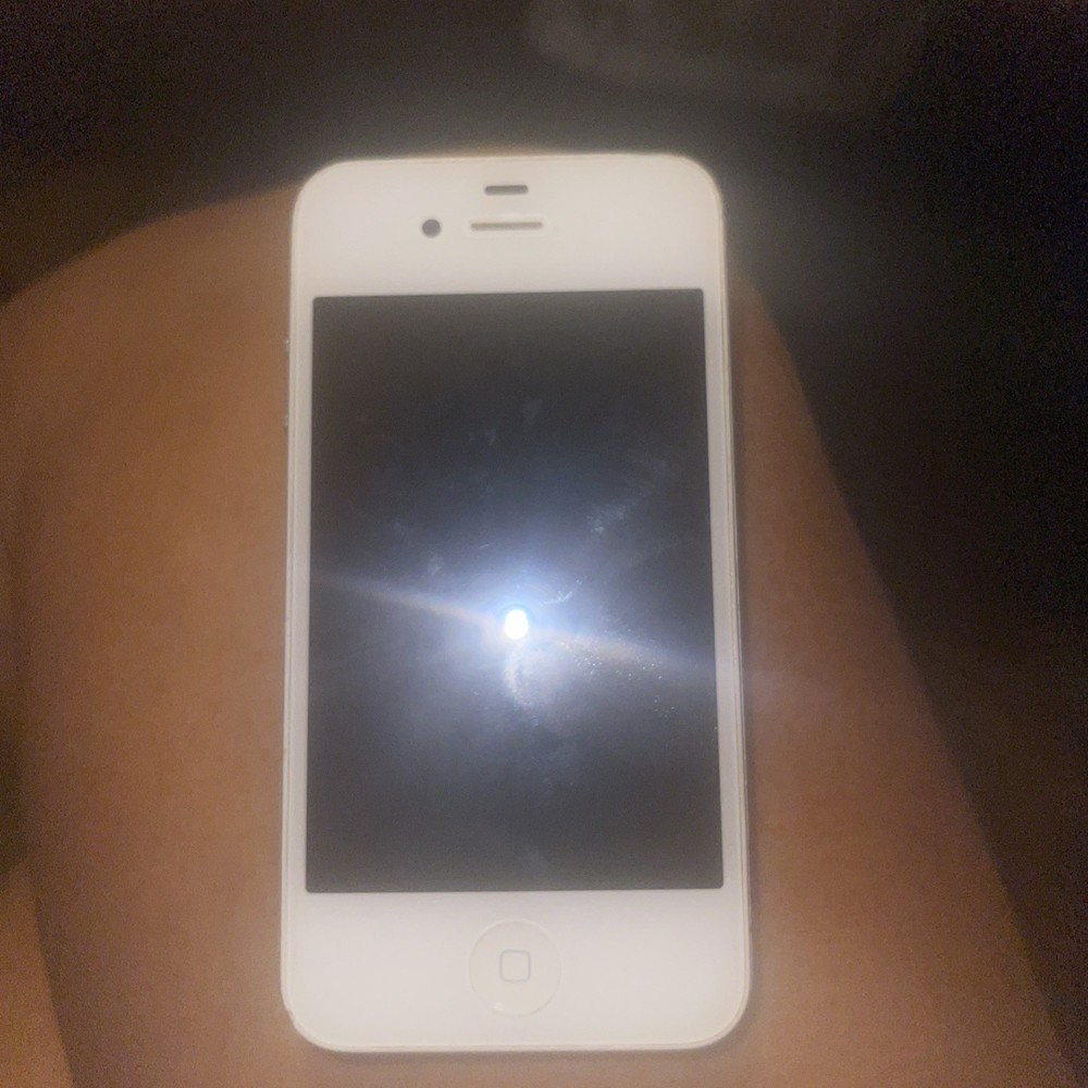 Apple iPhone 4 – 8GB – White (Sprint) A1349 (CDMA)