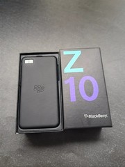 BlackBerry Z10 (Unlocked) 4G 16GB Memory black/white Cellphone z8