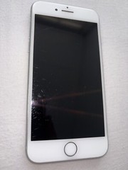 Apple iPhone 8 – 64 GB – White (Unlocked)