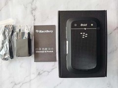 BlackBerry Bold Touch 9930 8GB GPS WiFi 5MP Unlocked Smartphone Black/White Gift