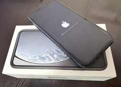 Apple iPhone XR 128GB Black A1984 12MP LTE Unlocked Smartphone in Box