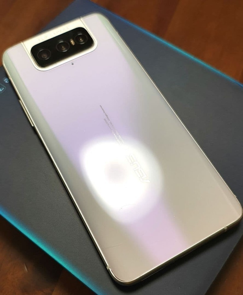 ASUS ZenFone 7 ZS670KS 8GB 128GB SIM Unlocked 5G Flip Camera White Japan