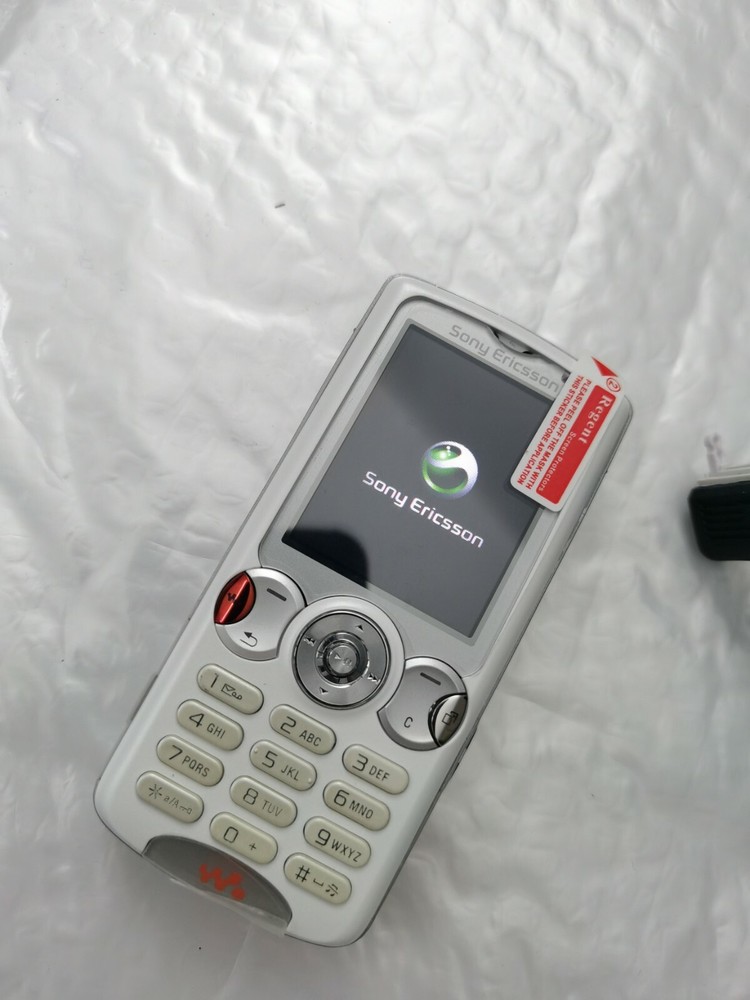 Sony Ericsson Sony Ericcson Walkman W810i – White (Unlocked) Cellular Phone
