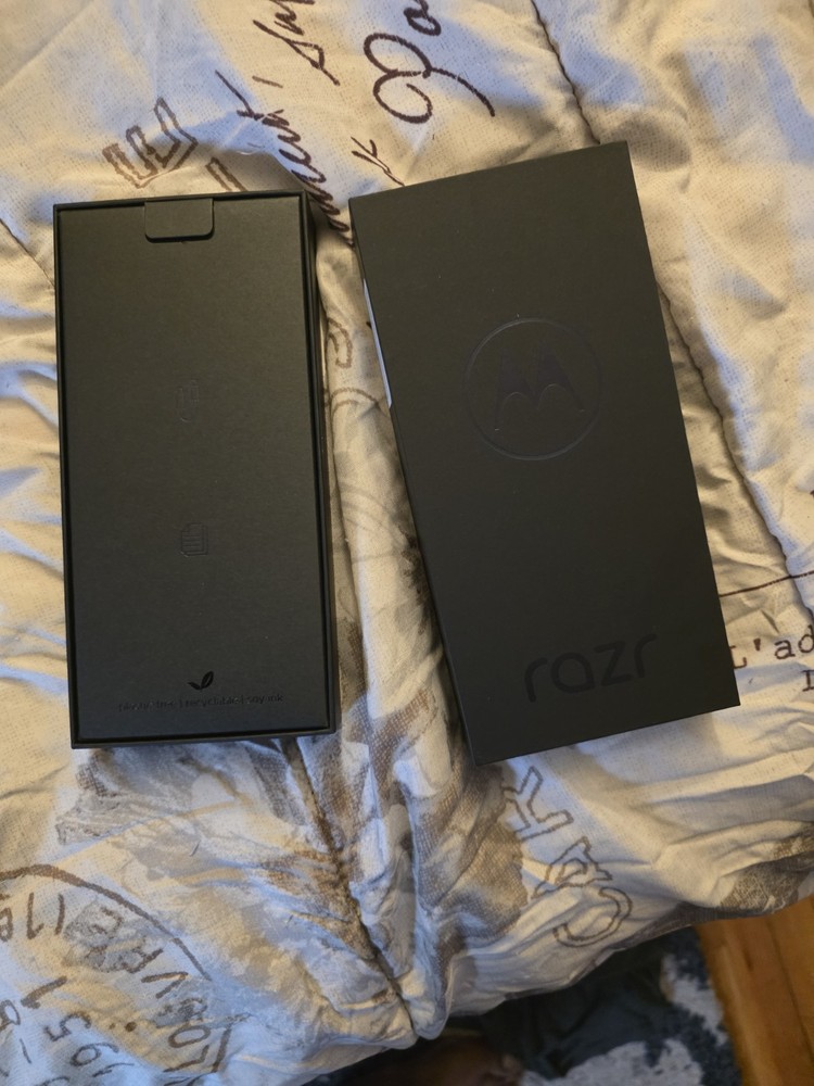 Motorola Razr Foldable Smartphone Black Android Mobile Phone Stylish Design