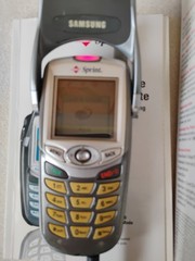 Samsung SPH-N400 – Gray ( Sprint ) Super Rare Flip Phone – Locked Screen Dim
