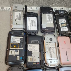 Lot of 20 Vintage Cell Phones Blackberry LG HTC Sony Ericsson Parts Untested
