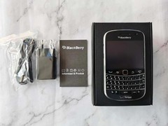 BlackBerry Bold Touch 9930 8GB GPS WiFi 5MP Unlocked Smartphone Black/White Gift