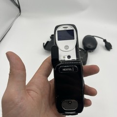 Motorola i930 – Silver and Black Flip Phone (nextel)