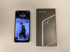 Samsung Galaxy Z Flip 7 – 256 GB – JetBlack (Unlocked) Mint Condition