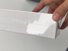 Apple iPhone 5 – 16 /32GB -Black/White Unlocked iOS Smartphone