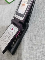 Sony Ericsson W380i 14MB 2G GSM Mini-SIM clamshell Keyboard Cellphone (Unlocked)