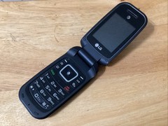 LG True B470 – Black and Gray ( AT&T ) Cellular GSM Flip Phone