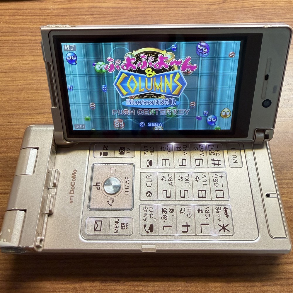 NTT docomo FOMA P905i Panasonic Pink Gold Flip Cell Phone Retro Gaming Japan