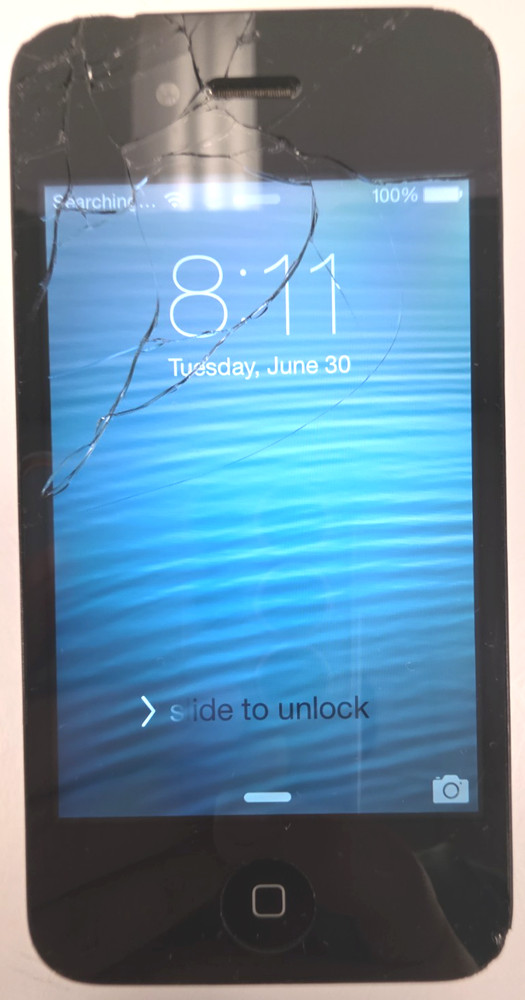 Apple iPhone 4| 3.4″| 16 GB| 512MB RAM| AT&T| 7.1.2 iOS| A1332| Cracked Screen