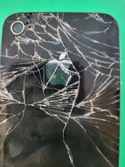 Apple iPhone 4 Tested Working, Back Glass Is Crack