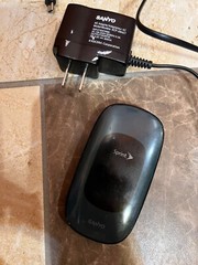 Sanyo Vero Vero – Black (Sprint) Cellular Phone Powers on
