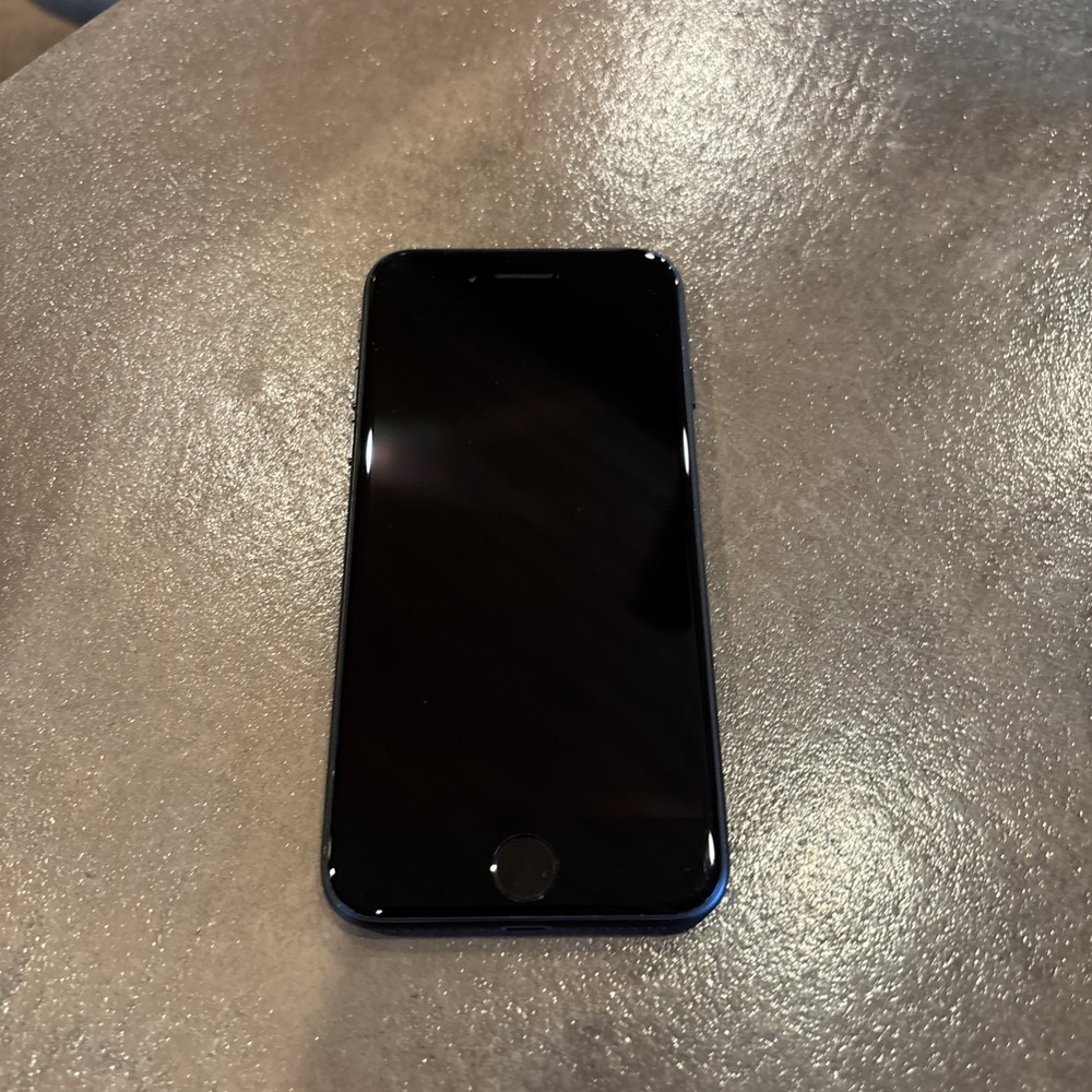 APPLE IPHONE 7 – 32 GB – UNLOCKED – GOOD CONDITION