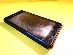 *SCRATCHED* SONY XPERIA E1 D2004 UNLOCKED CELL PHONE TELUS BELL ROGERS CHATR +++