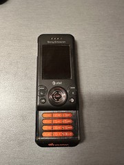 Sony Ericsson Walkman W580i – Boulevard Black & Orange (AT&T)