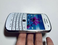 BlackBerry Bold 9900 8GB -(WHITE) + (Unlocked)+ ON SALE~ LAST 2 ！！