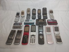 36 Phone iPhone BlackBerry UMX Nokia Samsung Cell Flip Phone Lot [Parts Only]