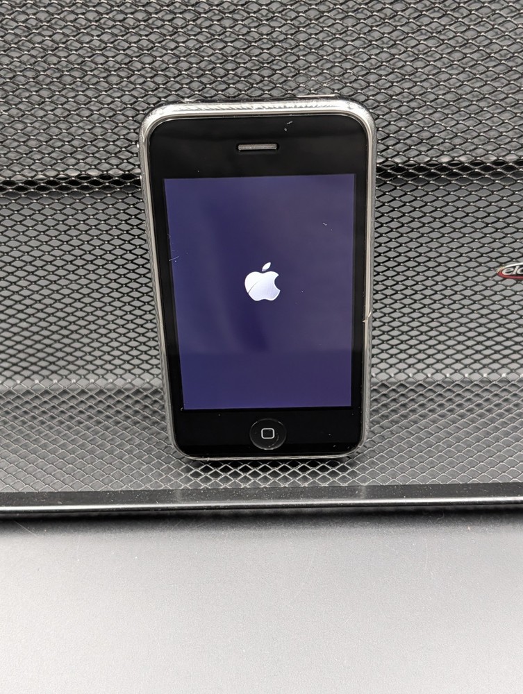 Apple A1241 iPhone 3.5″ Screen 3.0MP iOS Smartphone 8GB Need Reset