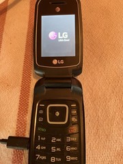 LG B470 Flip Phone – AT&T, 3G / 2G, complete.