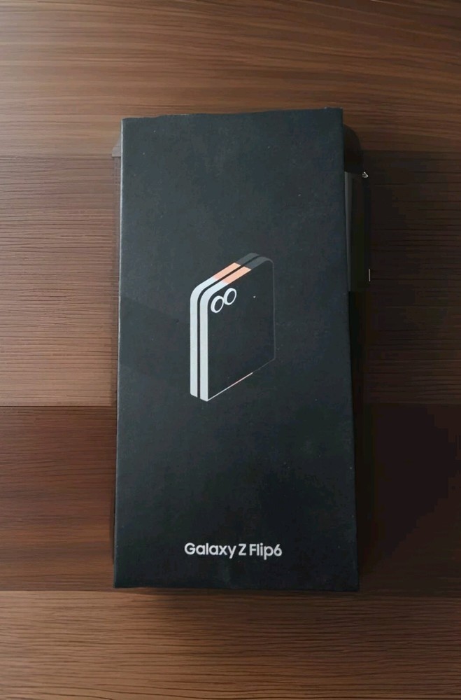 Samsung Galaxy Z Flip6 – 256 GB – White (Unlocked)
