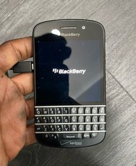 BlackBerry Q10 SQN100-2 Smartphone AT&T QWERTY Keyboard Powers On Read