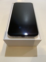 Apple iPhone XS – 64GB – Silver (Unlocked) A1920 (CDMA + GSM) – Excellent Cond.