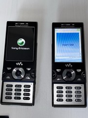 Lot of x2 Walkman W995 Phones with M2 Memory Chips: Read Description!!