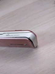 Sony Ericson Walkman W580i Metro Pink