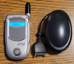 Motorola i730 – Silver and Gray ( Nextel ) iDEN Flip Phone – 00:00:00 Talk Time