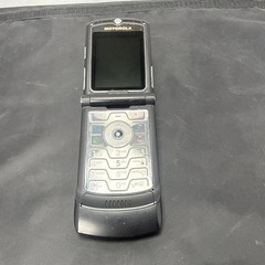 Motorola RAZR / Razor V3 – Black and Silver Cellular Flip Phone